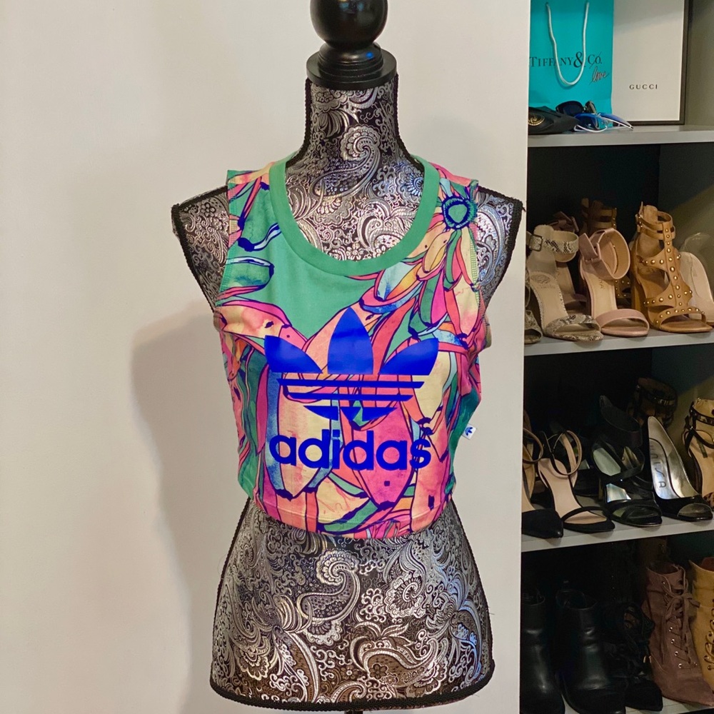 Crop Adidas shirt